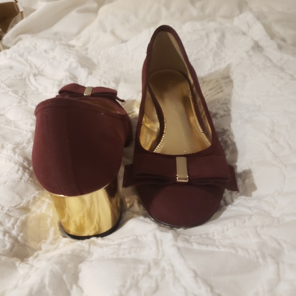 Burgandy and gold block heel - Picture 2 of 3